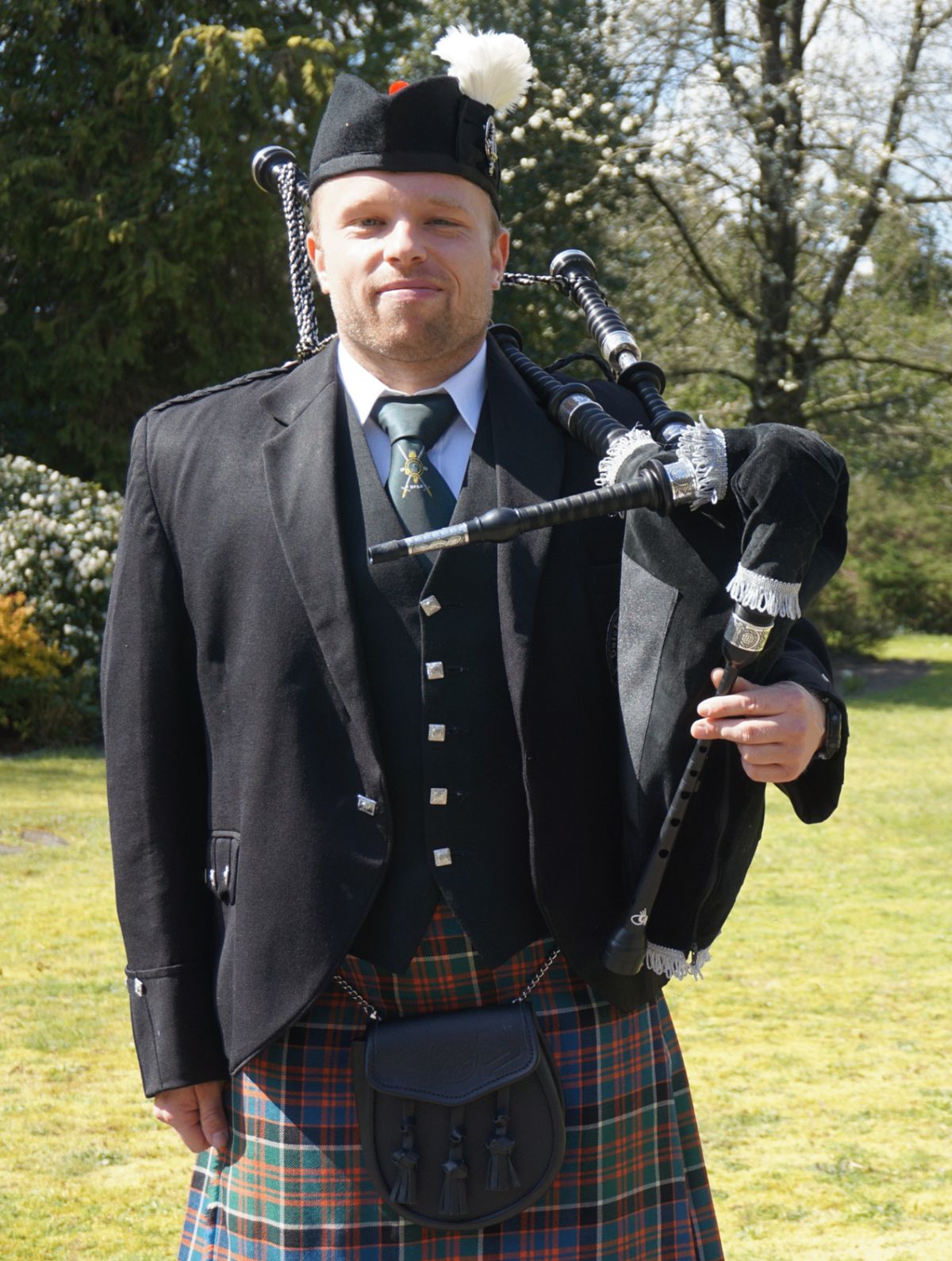 Bagpiper Bruce treedt op bij een bedrijfsevenement in Tilburg